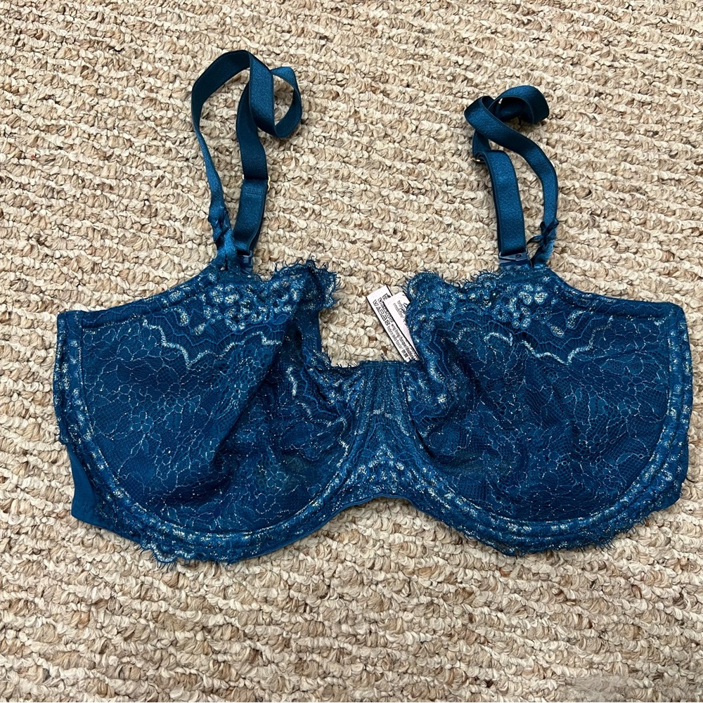 Victoria’s Secret Dream Angels Push Up Without Padding Bra